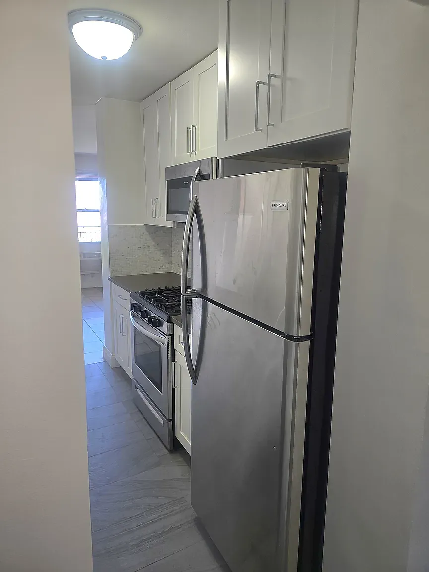 2940 Ocean Parkway — Photo 3