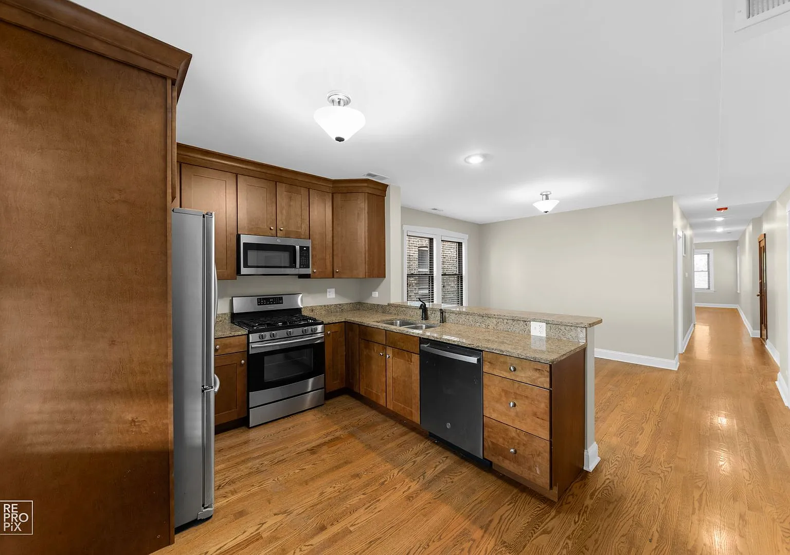 2-Bedroom Gem in Oak Park Historic District — Photo 1