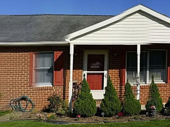 83 Amanda Dr, Smithsburg, MD 21783