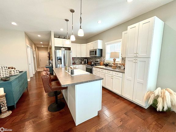 2nd image of 3 Garden Cottage Ln