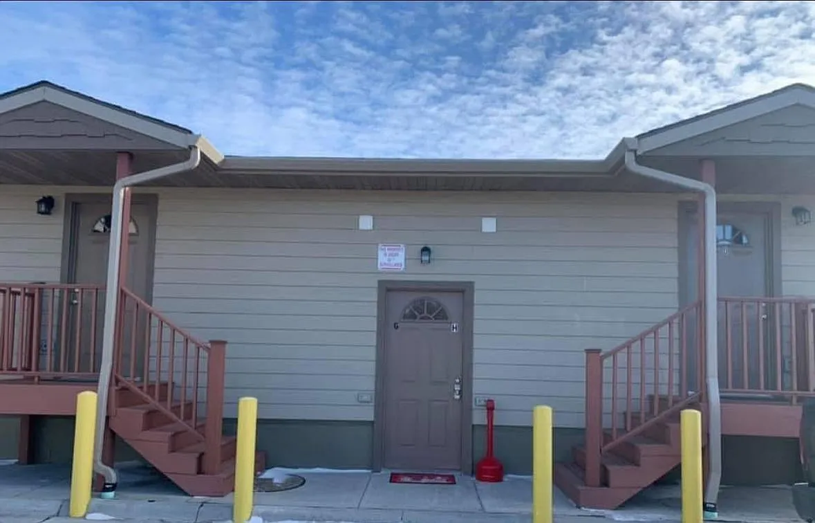 Building Photo - 1409 E Sioux Ave #1