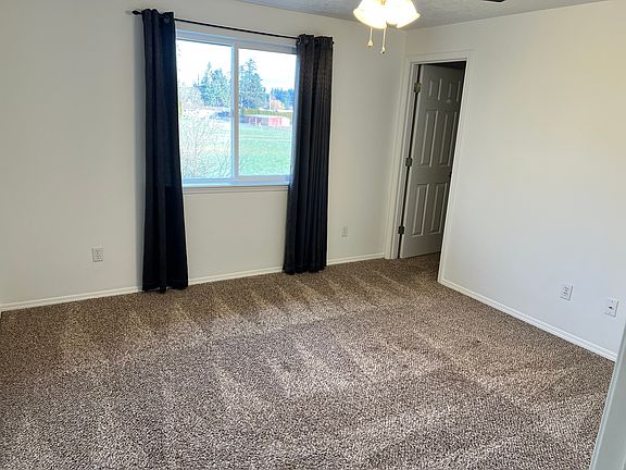 5th image of 1325 Country Glen Ave NE