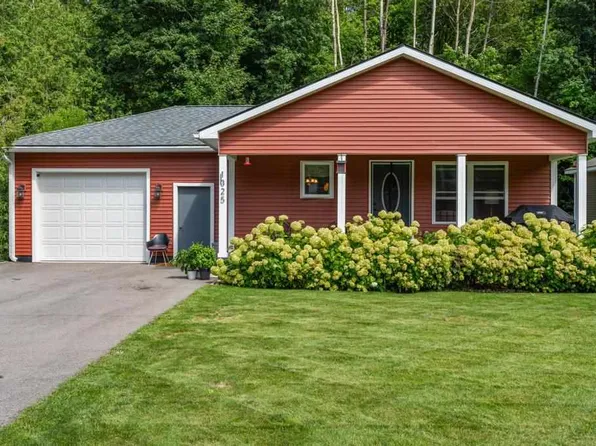 1325 Pleasant Ave, Boyne City, MI 49712