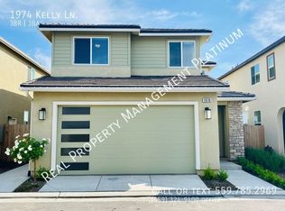 1974 Kelly Ln, Clovis, CA 93611