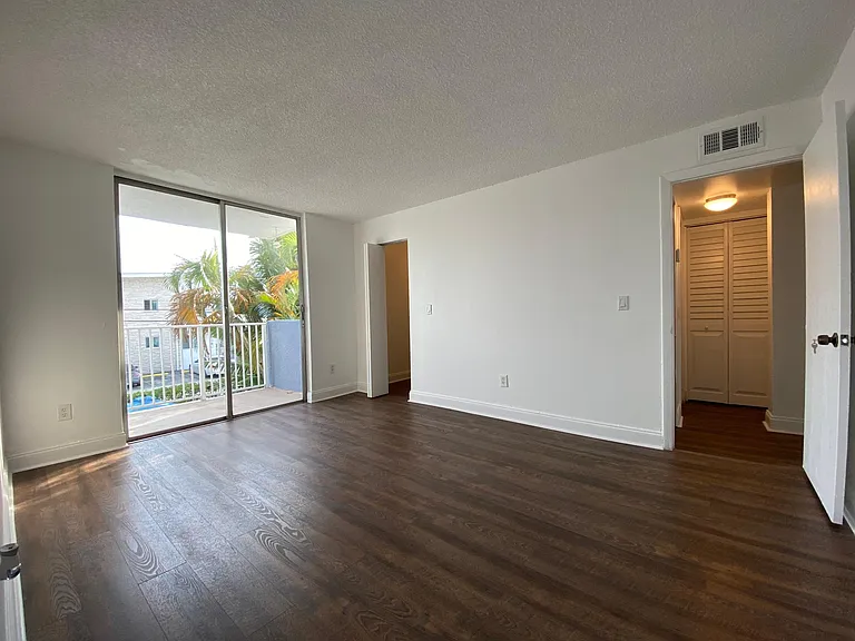 1801 S Treasure Dr #224 — Photo 7
