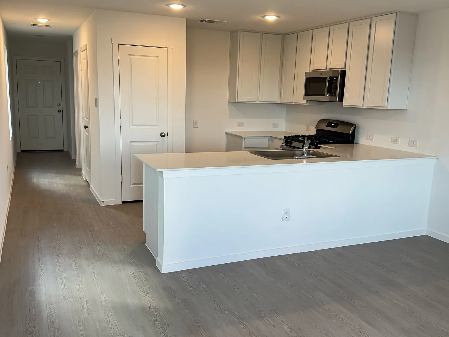 3 bed, 1.5 bath, 1200 sqft, $1,950 — Photo 2