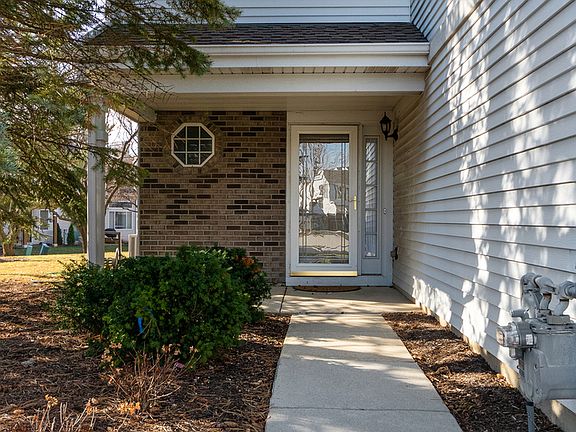 3rd image of 236 Camel Bend Ct
