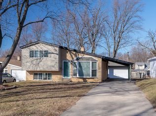 28 W Taylor Rd, Lombard, IL 60148