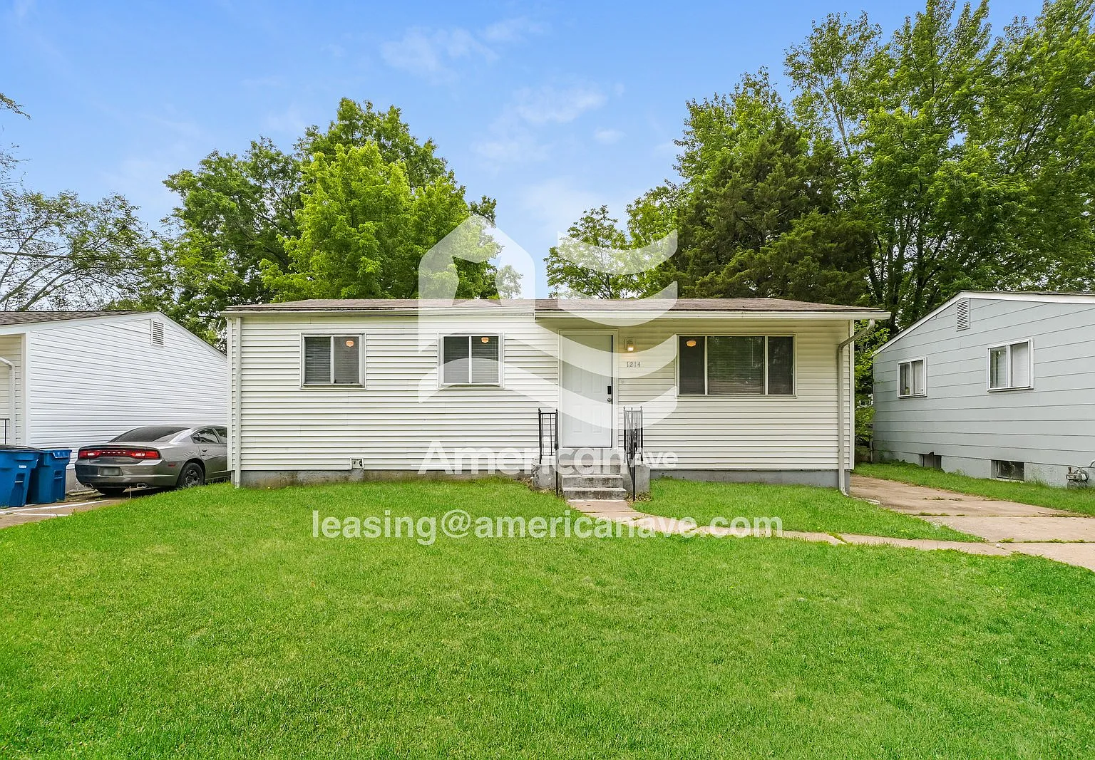 3 bed, 1.0 bath, 864 sqft, $1,016 — Photo 1