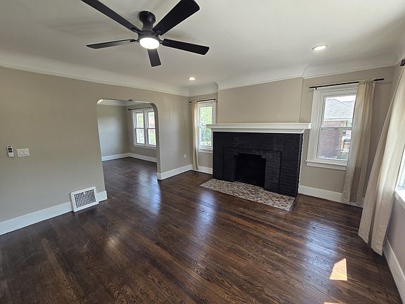 5th image of 3964 Helen St