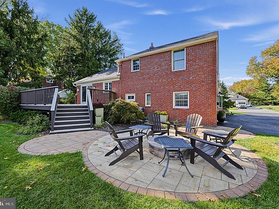 3rd image of 128 Westminster Dr