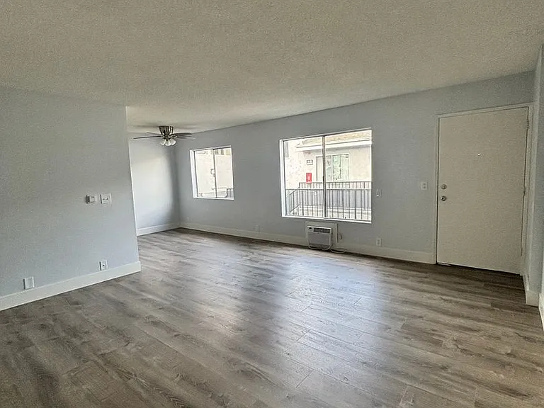 2649 Marengo St — Photo 31