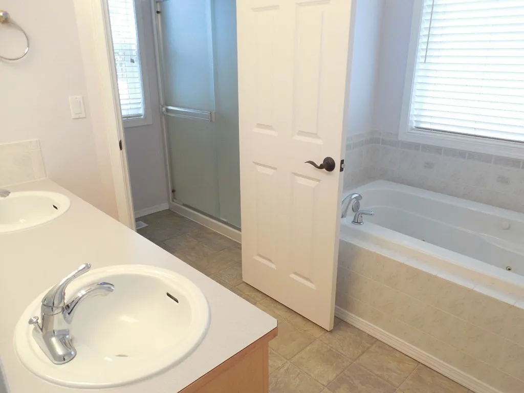 5 bed, 2635 sqft, $3,600 — Photo 4