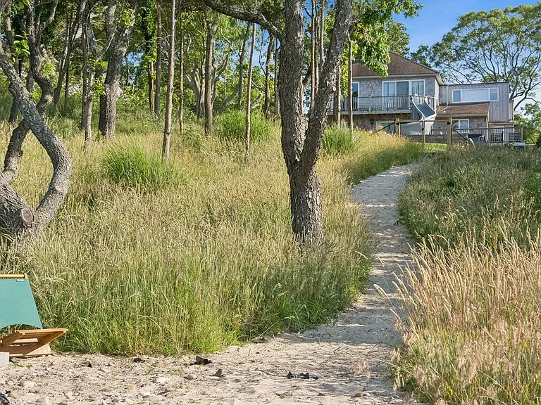 223 Kings Point Rd — Photo 14