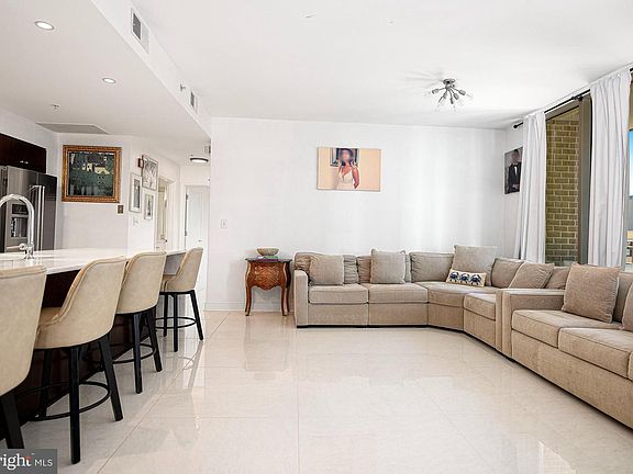 4th image of 675 President St Unit 1505