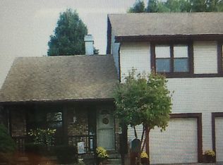 2115 E Mill Stone Rd, Decatur, IL 62526