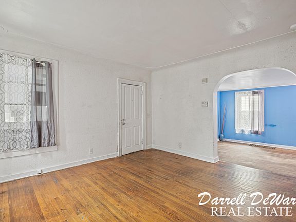 3rd image of 1152 Logan St SE