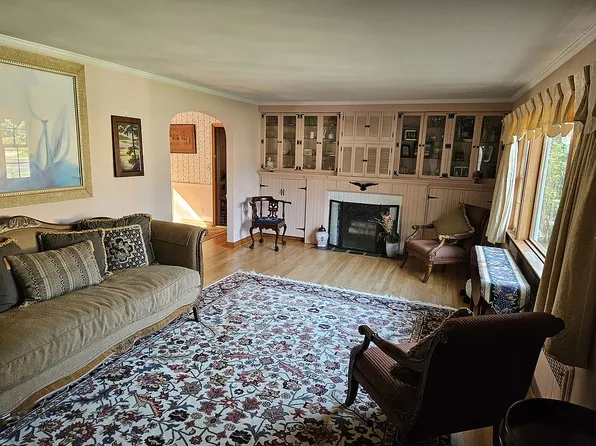 5 Pardun Ave, Milltown, NJ 08850