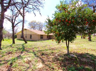 135 Pullman Rd, La Vernia, TX 78121