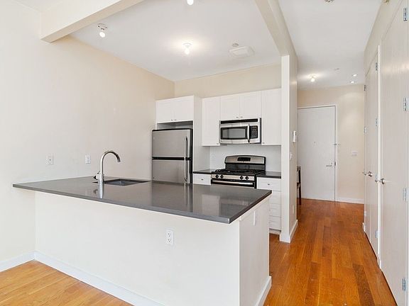 3rd image of 226 15th St APT 2B