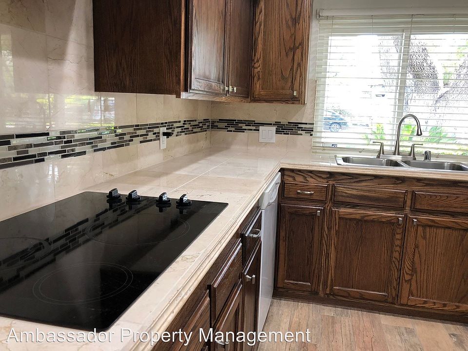 1st image of 5655 Pickering Ave