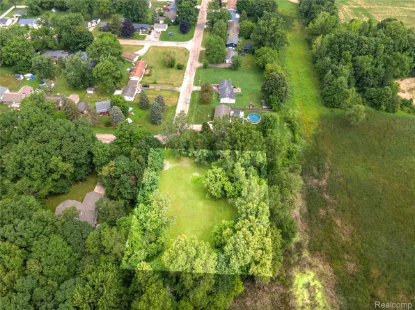 7244 Schoolcraft Dr, Davison, MI 48423