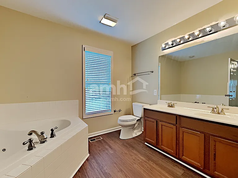 3201 Gaslight Ln — Photo 10