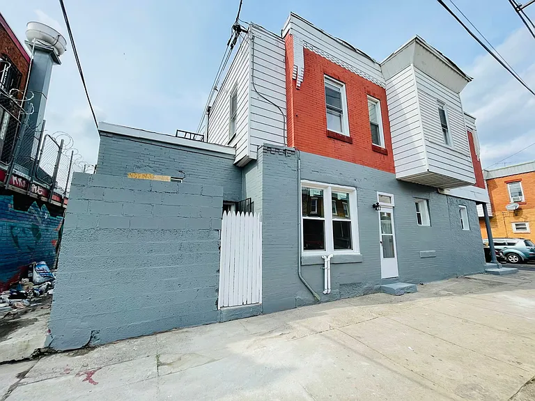 1950 Clarence St #2 — Photo 30