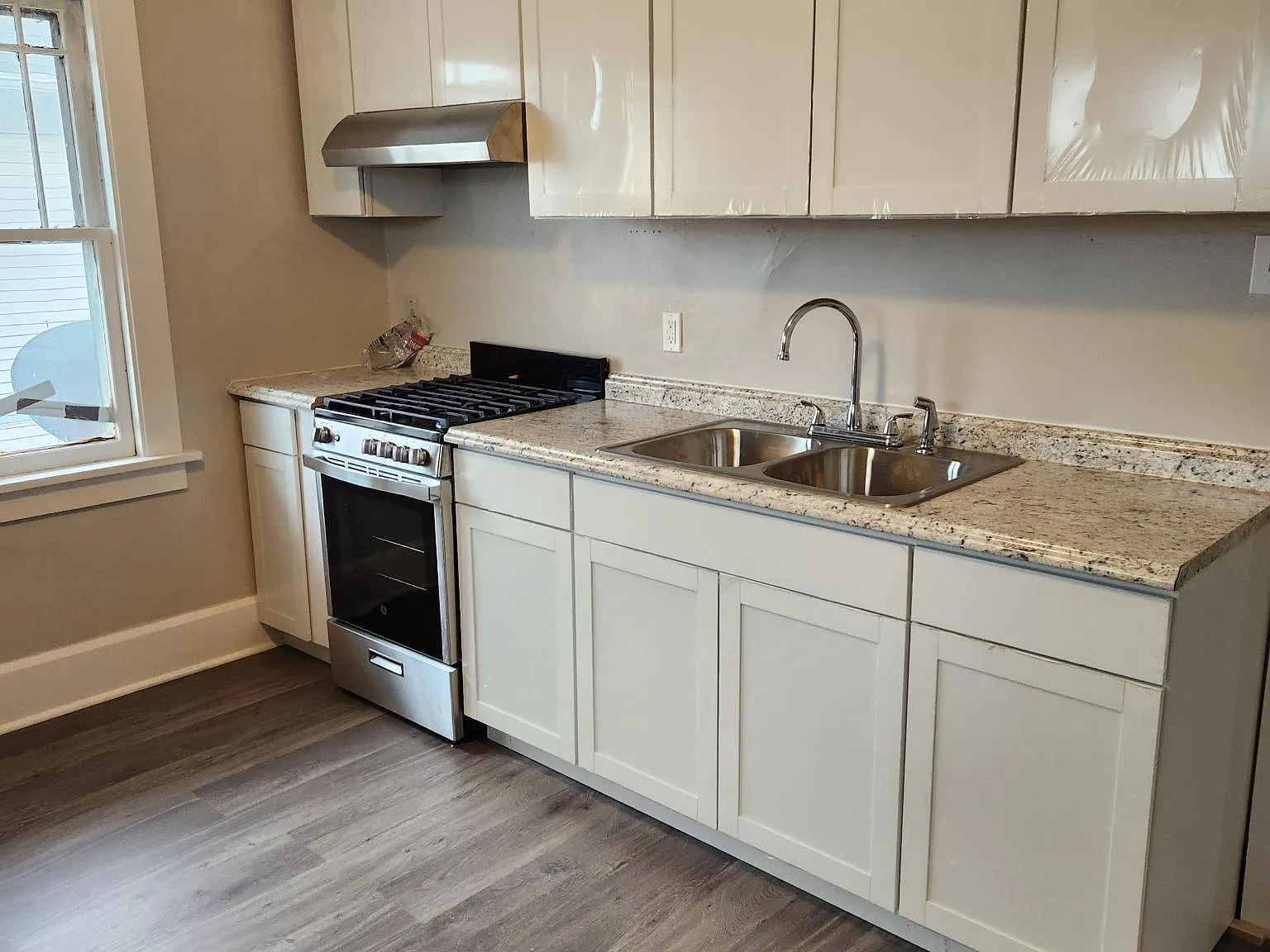 3 bed, 800 sqft, $1,075 — Photo 2