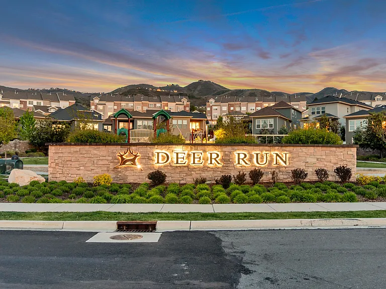 966 E Deer Arch Ln — Photo 2