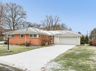 2307 Robincrest Ln, Glenview, IL 60025