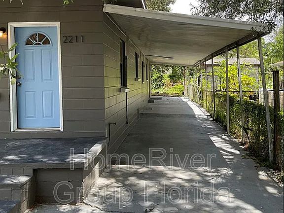 2nd image of 2211 W Woodlawn Ave
