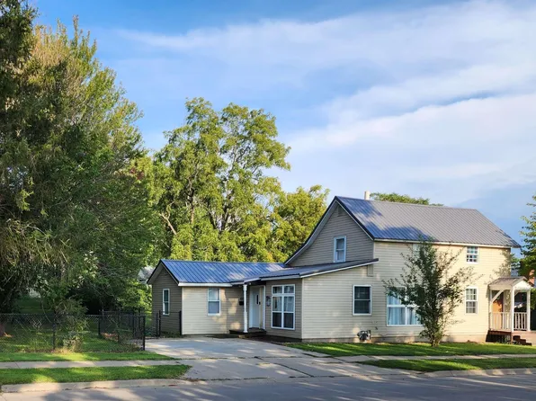 334 N 7th St, Chariton, IA 50049