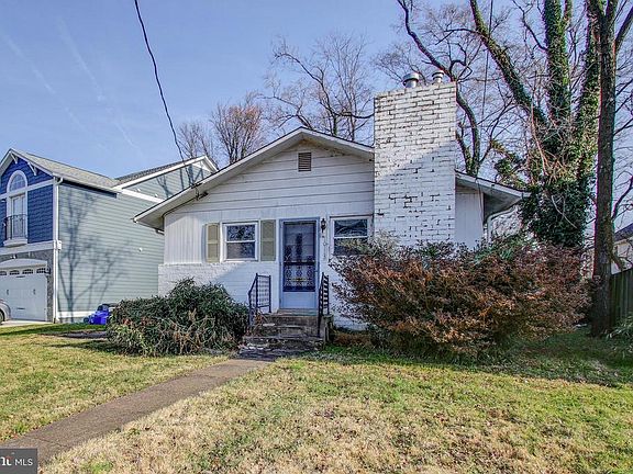 3rd image of 10113 Dickens Ave
