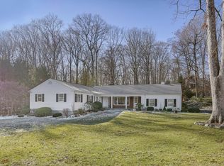 86 Chestnut Hill Ln, Stamford, CT 06903