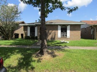 1517 Harcourt Dr, New Orleans, LA 70122