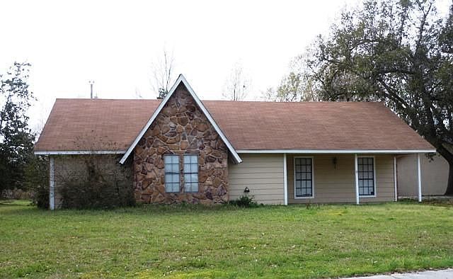 1st image of 1303 Wisteria Ln