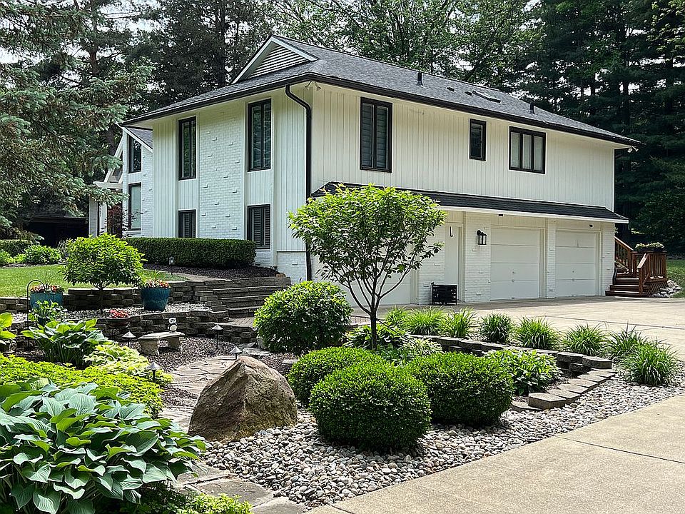 2nd image of 8921 Northampton Dr