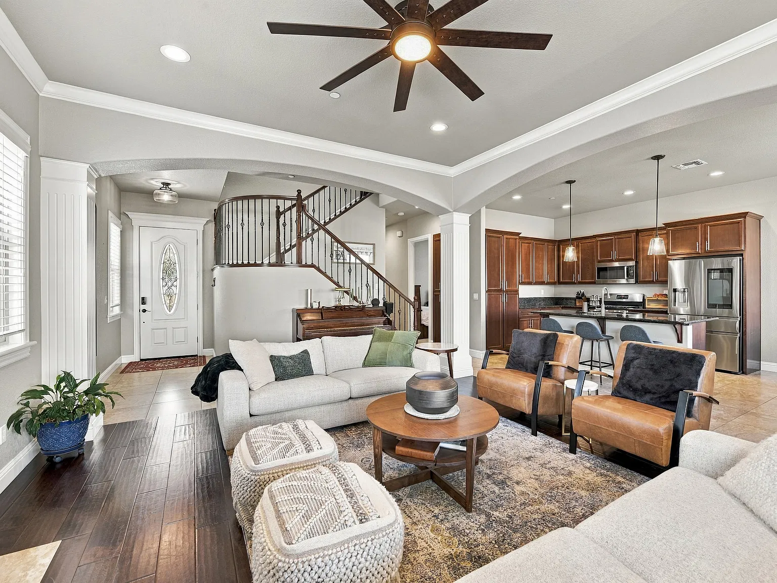4 bed, 1965 sqft, $3,995 — Photo 3