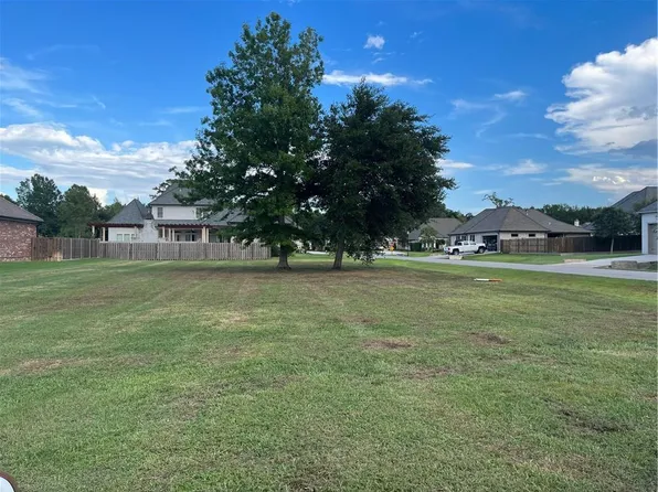 200 Oak Park Ct, Belle Chasse, LA 70037