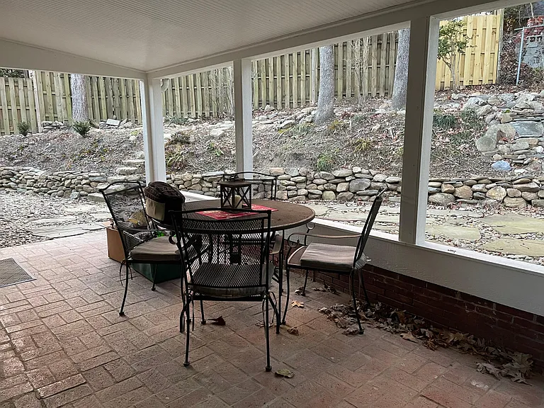 315 Circle Ln — Photo 18