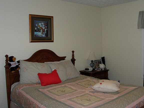 5th image of 177 Keith St