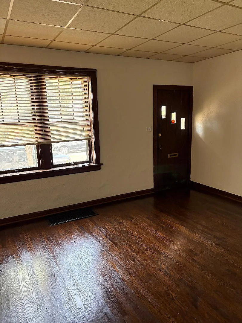 1 bed, 1000 sqft, $995 — Photo 1