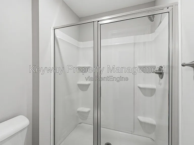 228 Linsmore Ln — Photo 14