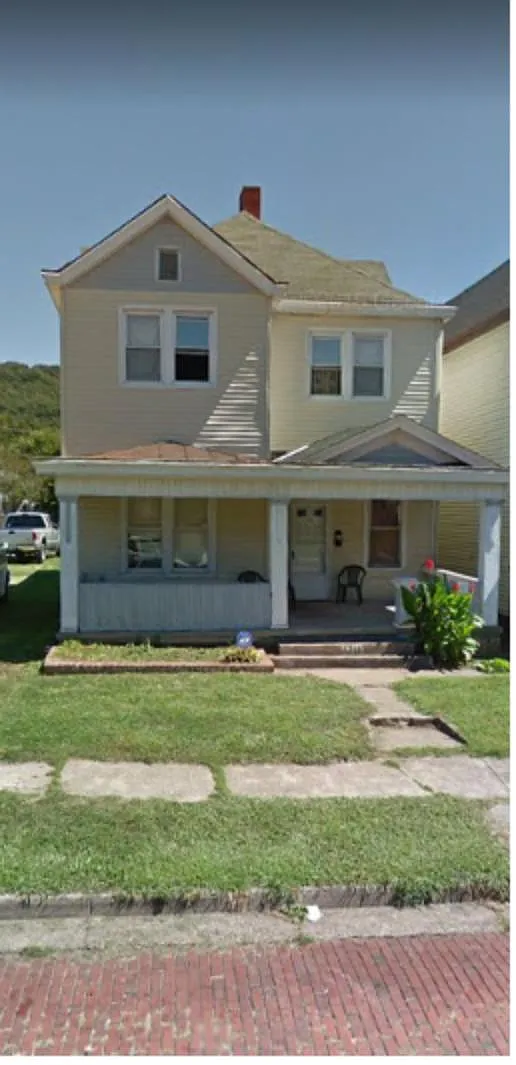 1322 Center St photo 1