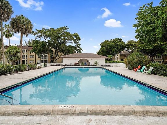 2nd image of 2710 Riverside Drive #106-a