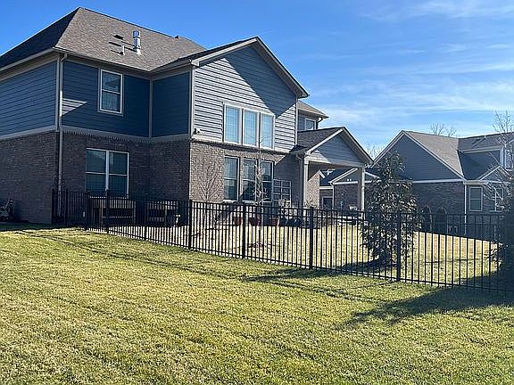 3rd image of 5292 Sweetwater Dr