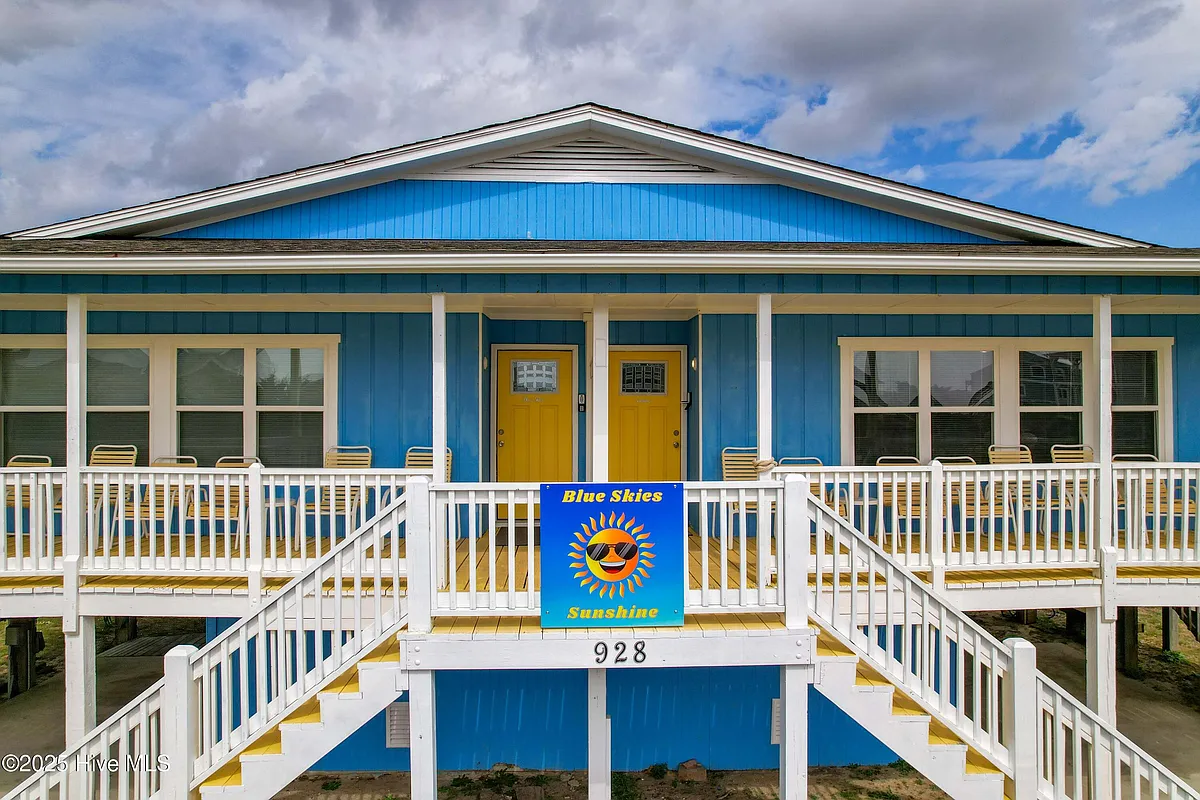 Photo 1 of 24 - 928 E Dolphin Dr - Oak Island, NC Primary Photo - 928 E Dolphin Dr