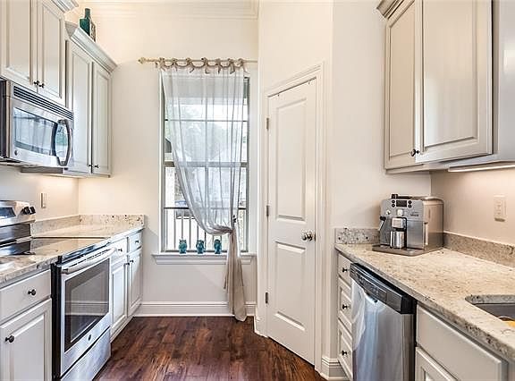 4th image of 252 Partridge St