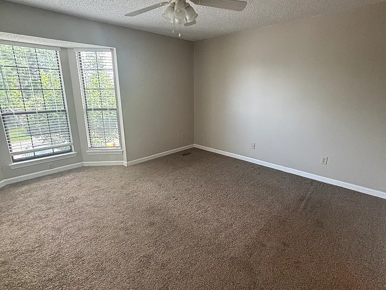 2140 Cheshire Dr — Photo 9